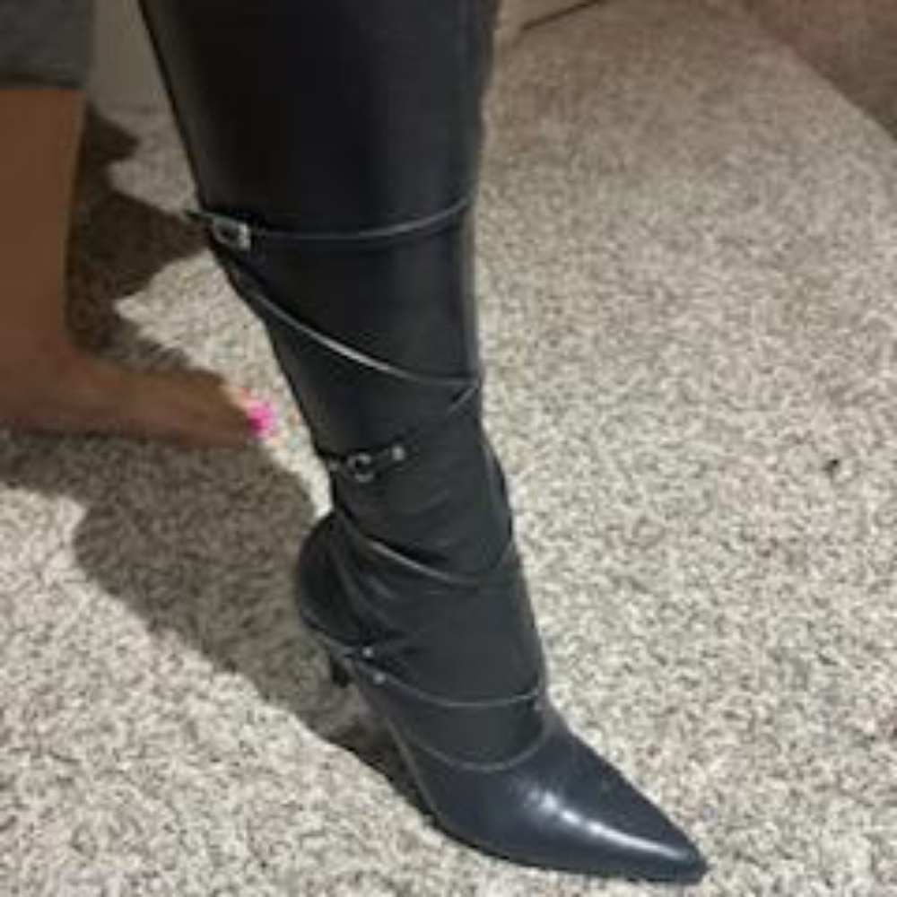 Black heeled boots